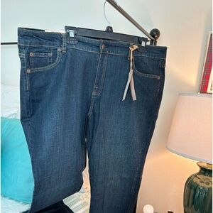 SJP Premium bootleg jean. Hint of stretch. Sits low at the waist.
